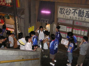 日本代表のレプリカ姿の目立つ横浜ラーメン博物館